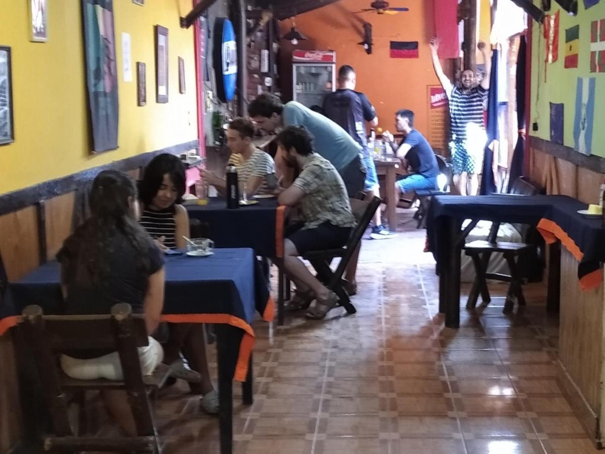 Campo Base Youth Hostel Mendoza Buitenkant foto